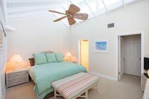 Villas Of The Galleon Seven Mile Beach Екстер'єр фото