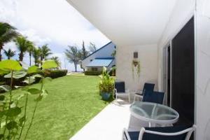 Villas Of The Galleon Seven Mile Beach Екстер'єр фото