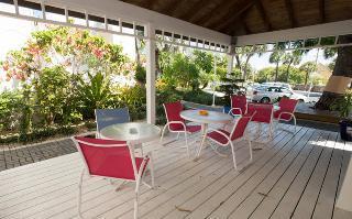Villas Of The Galleon Seven Mile Beach Екстер'єр фото